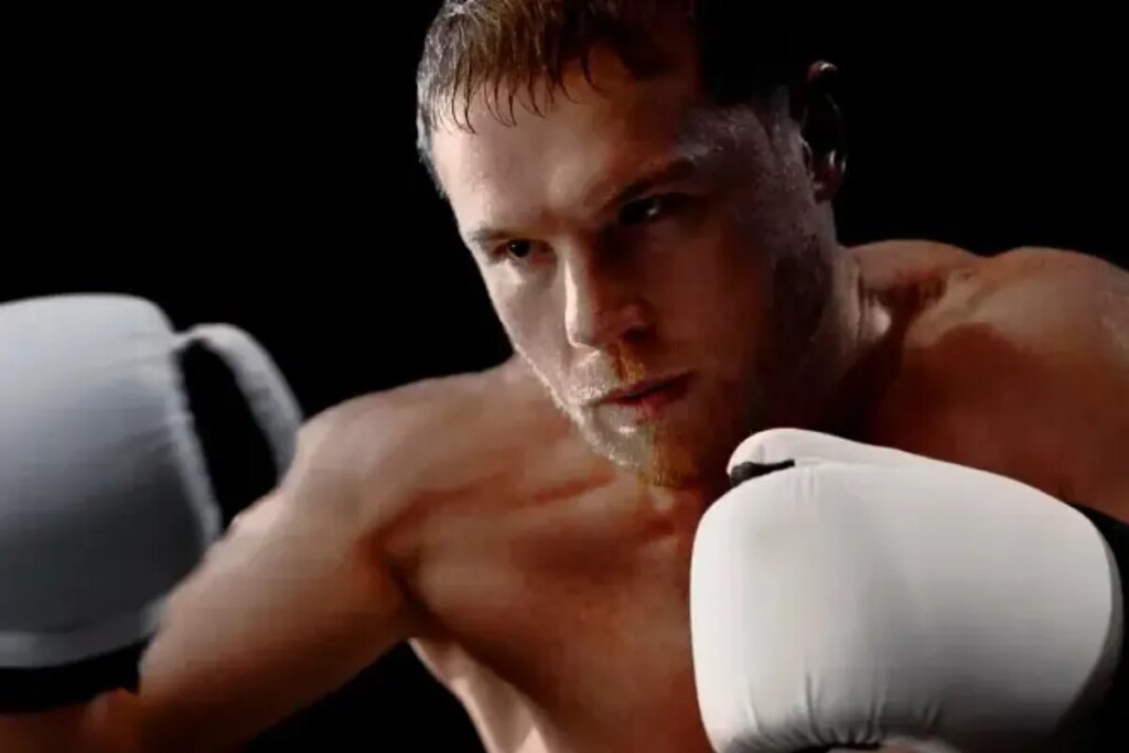 Canelo Alvarez undergoes elbow surgery and will not fight again until mid-2026