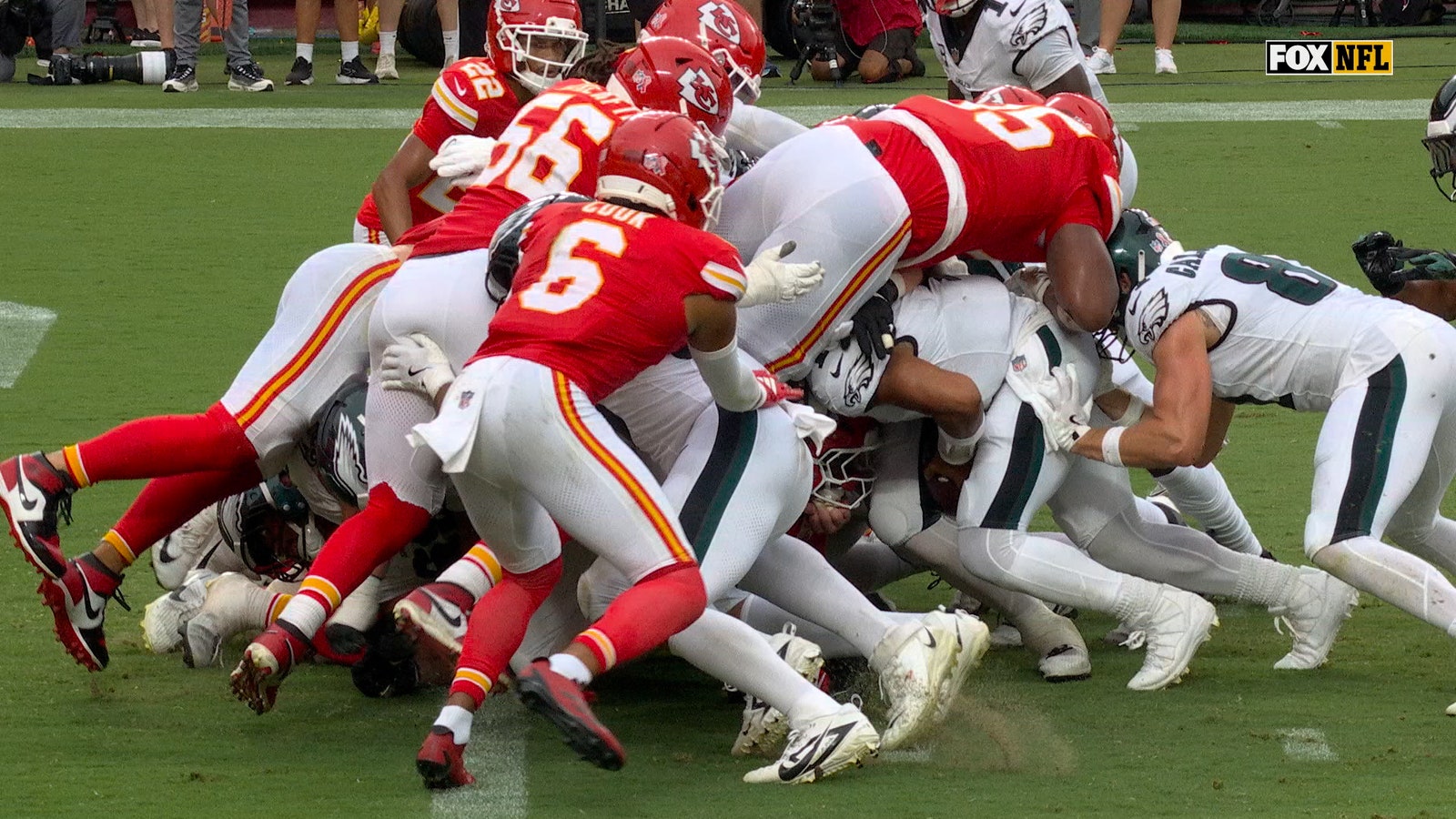 Jalen Hurts punches in touchdown, extending Eagles' lead over Chiefs