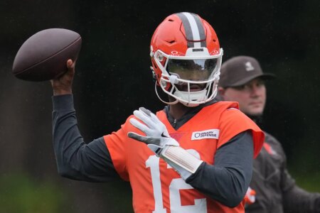 Shedeur Sanders waits for opportunity as blame for the Browns’ latest defeat is already being placed with Dillon Gabriel at the helm