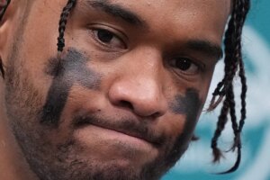 Tua Tagovailoa’s latest excuse: he blames his height for offensive struggles