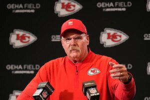 Chiefs tweak roster with offensive tackle signing, can Patrick Mahomes finally relax?