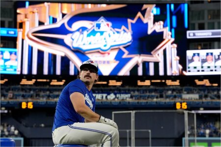 Davis Schneider, the batting stance plagiarist who threatens the Dodgers with their own medicine