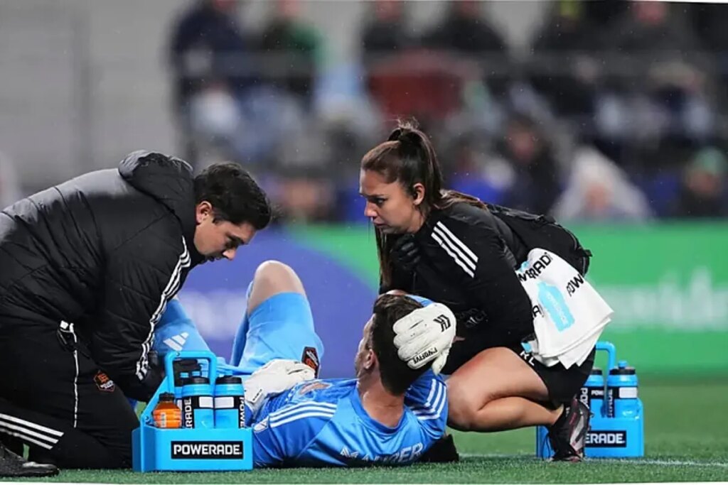 Which players will not participate in Round 2 of the MLS Playoffs?