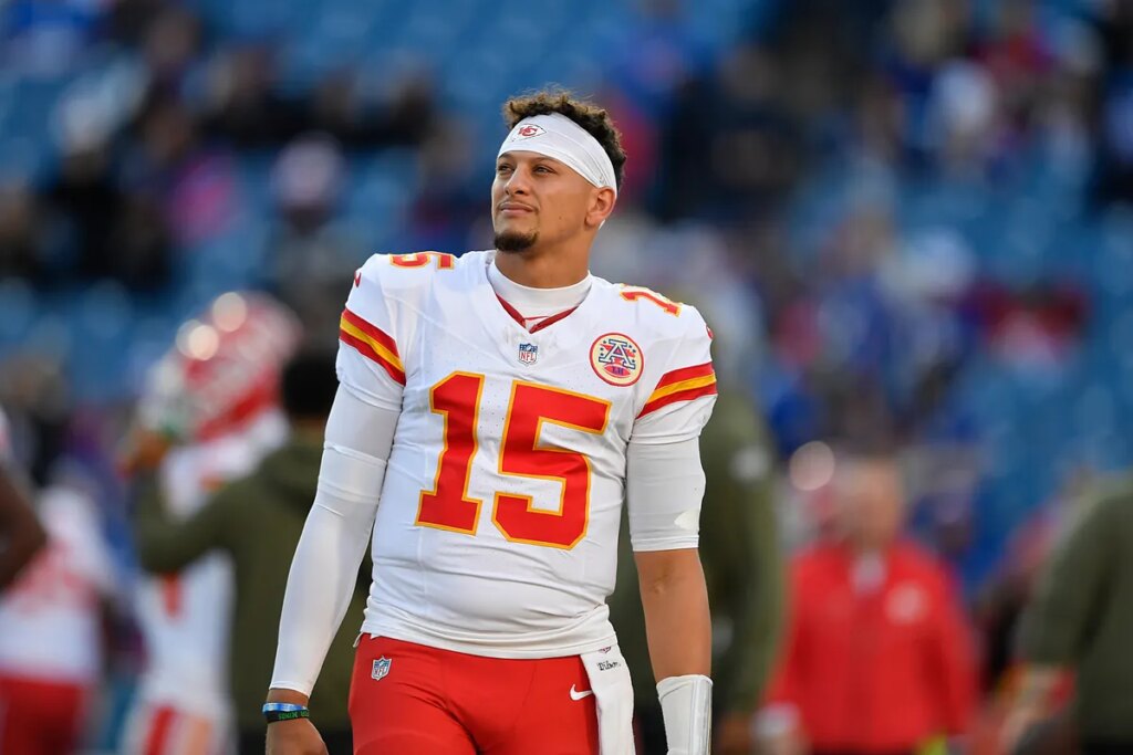 Adam Thielen lashes out at referees and gets Patrick Mahomes in trouble for his relationship with them