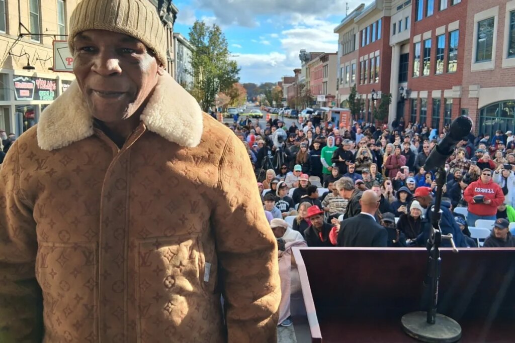 Mike Tyson returns home to honor the man who changed his life: “He taught me that my mind was bigger than the universe”