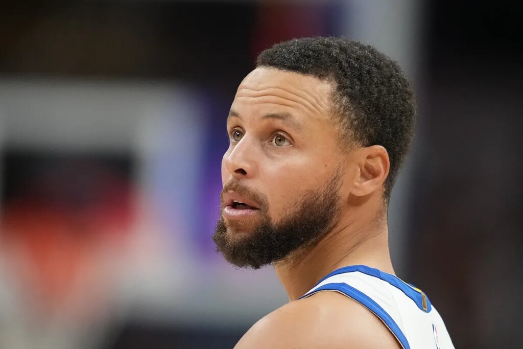 Stephen Curry hits an unprecedented milestone in over a thousand career games but not one to be proud of