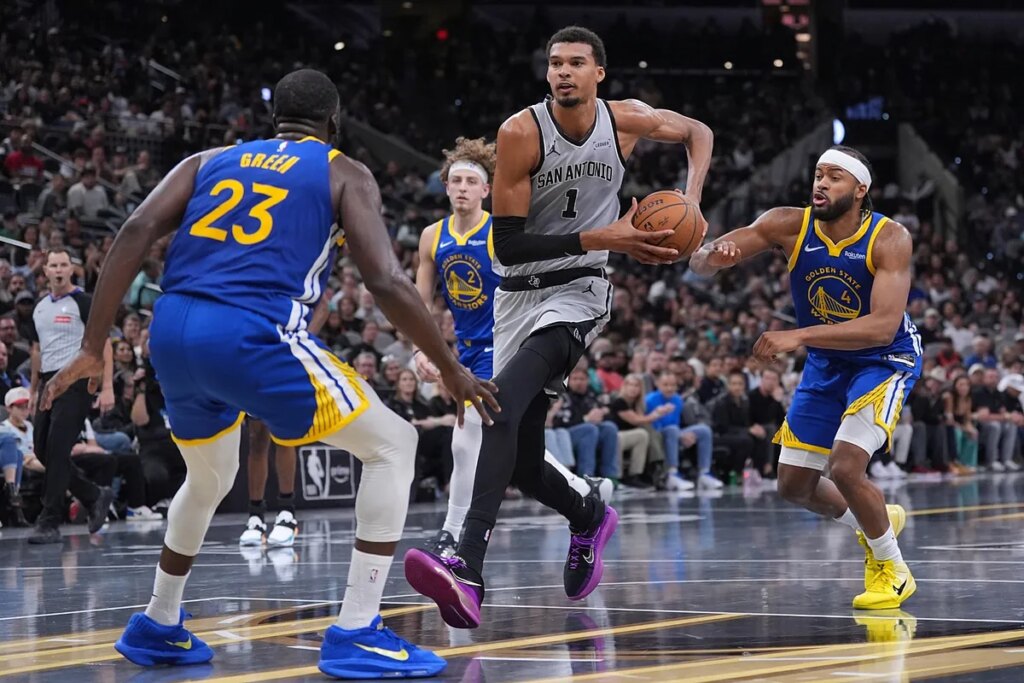 Draymond Green struggled so much against Victor Wembanyama that fans ended up calling for his retirement