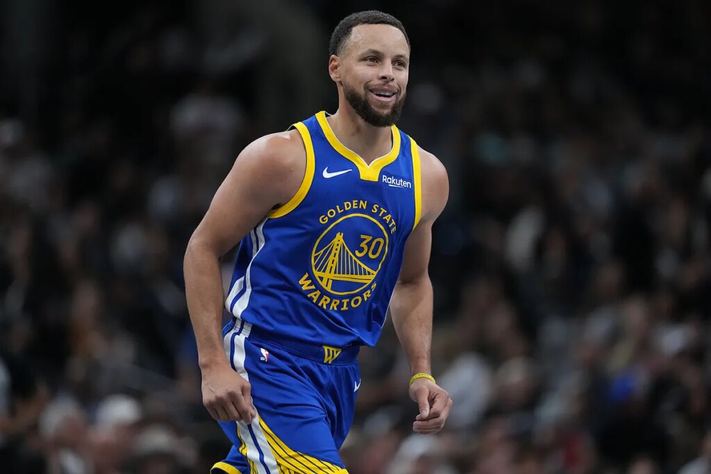 Stephen Curry’s gesture to Michael Jordan could have a double meaning: Will he sign with Jordan Brand?