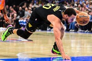 Stephen Curry presumes to be a “sneaker free agent.” He’s thinking about a bigger shoe brand