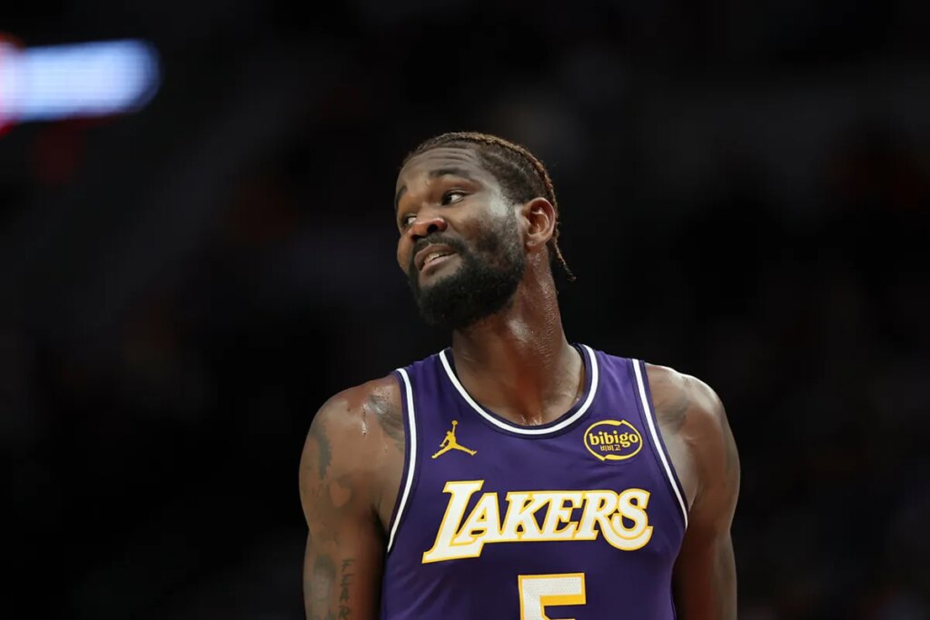Lakers predicted to trade for a defensive-minded center to challenge Deandre Ayton