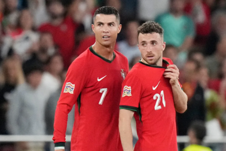 Cristiano Ronaldo surprises the Portuguese national team and Jota’s family with a personalized gift after their Nations League victory