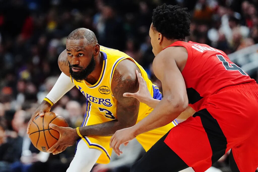 LeBron James keeps an unbreakable NBA mark alive even after losing his streak of nearly 1300 games scoring in double digits