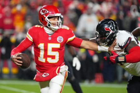 Patrick Mahomes reaches a career low with the Chiefs playoff uncertainty putting a 1998 NFL streak tied to Tom Brady at risk