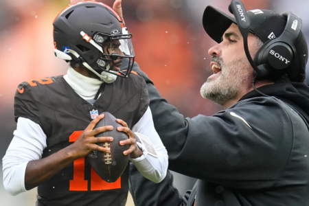 Shedeur Sanders backed by a hall of fame quarterback as Kevin Stefanski takes a hard blow