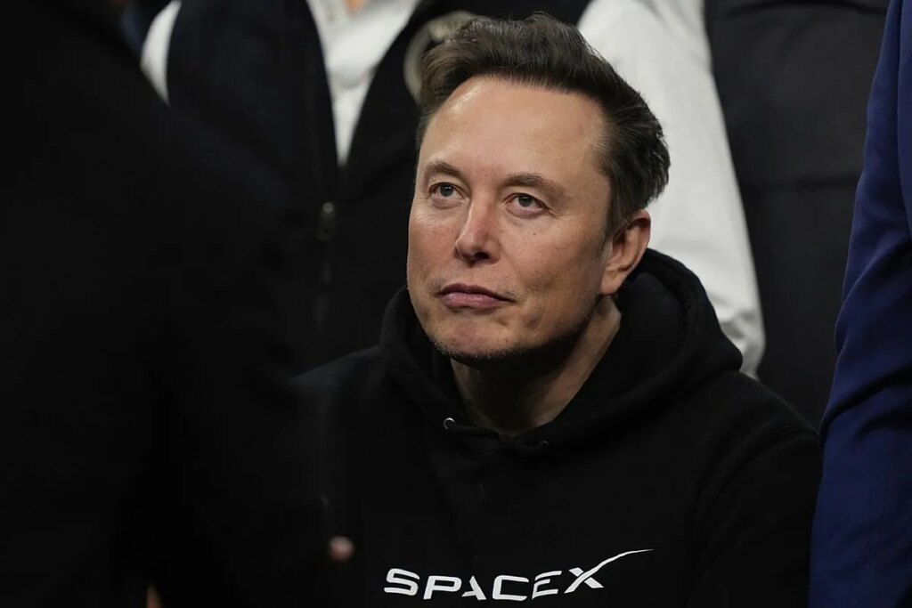 Elon Musk’s latest claim that has upset golf fans and astronomers: Golf on the moon?