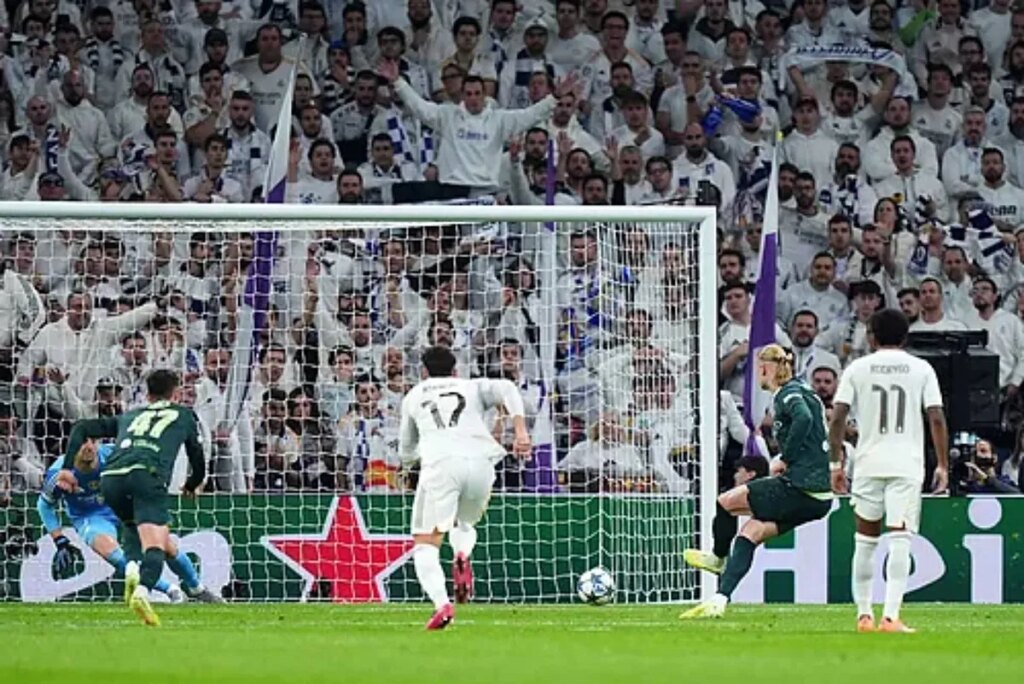 Pep Guardiola leaves Xabi Alonso’s future up in the air