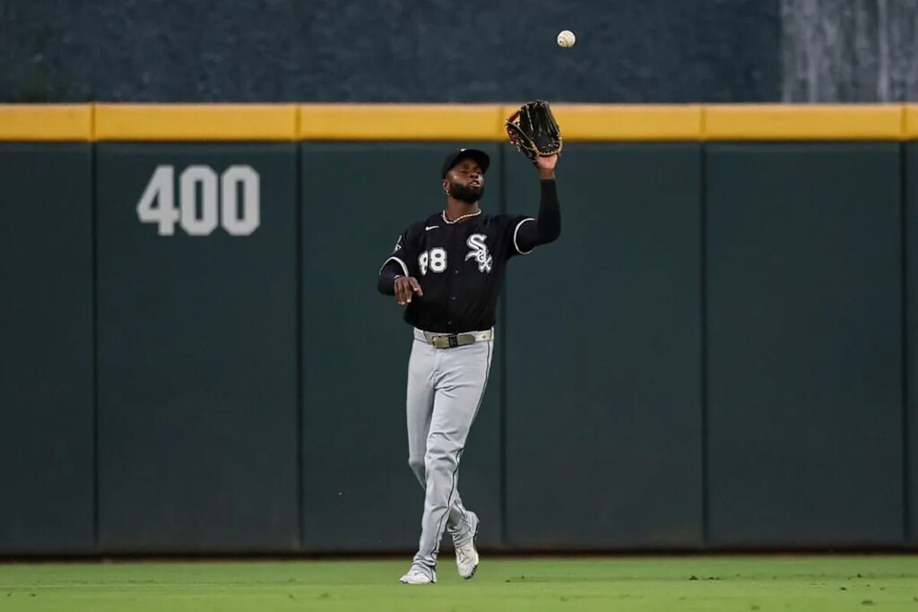 Mets’ interest in Luis Robert Jr. gains momentum, but doesn’t take off