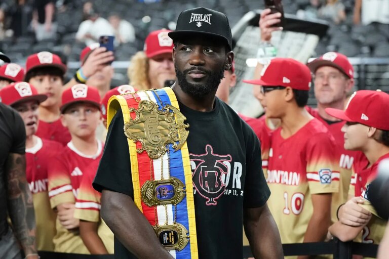 Terence Crawford announces reirement after defeating Canelo Álvarez