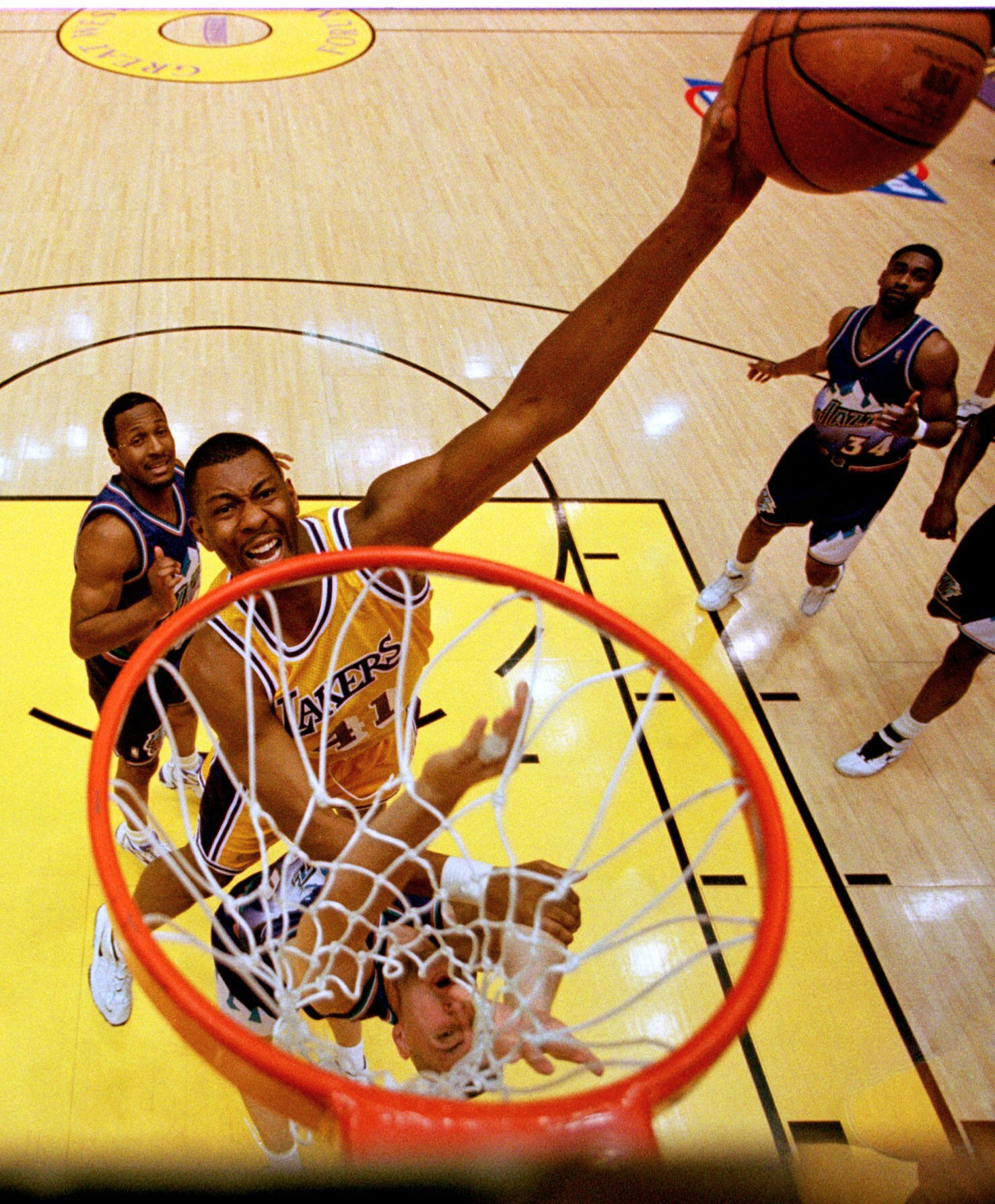 The causes of death of Elden Campbell, former Lakers colossus, revealed