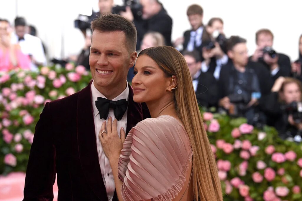 Rumours that Tom Brady is still devastated by his divorce from Gisele Bundchen: She, on the other hand, is happy