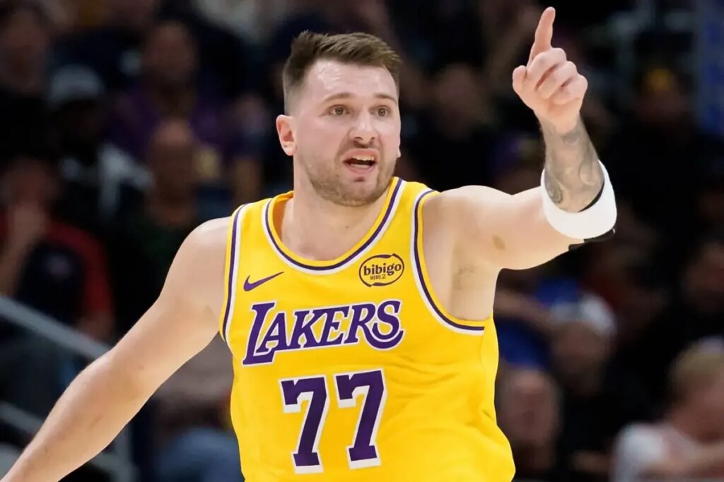 Doncic, expulsion and defeat against Antetokounmpo