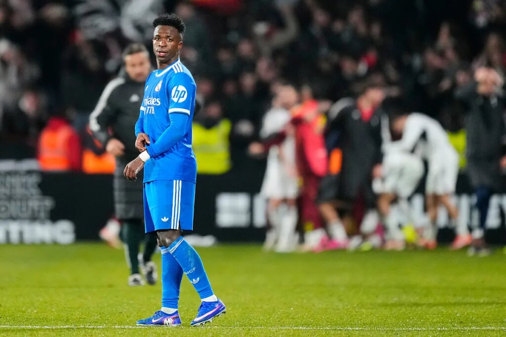 Two titles slip away in a week of horror for Real Madrid