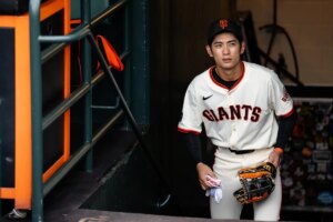 Giants star Jung Hoo Lee detained by immigration officers at Los Angeles airport