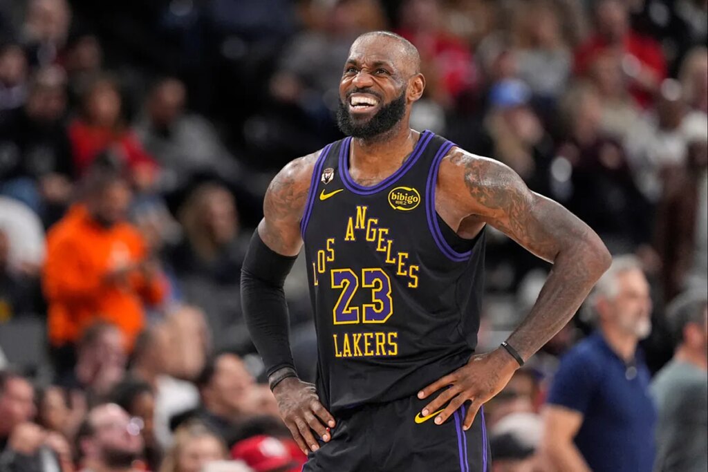 LeBron James slammed for controversial moment in defeat to Clippers: “He’s not serious at all anymore”