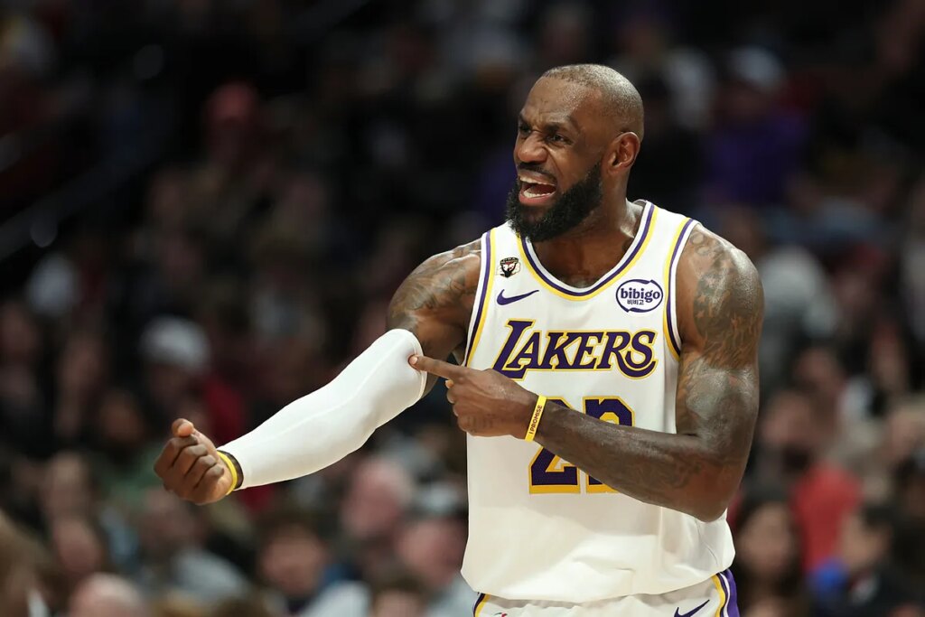 LeBron James gets an “interesting” look from Candace Parker after expressing frustration with Dwyane Wade about the Lakers