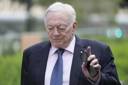 Jerry Jones forgets Troy Aikman and gives his place on the Cowboys to Michael Irvin