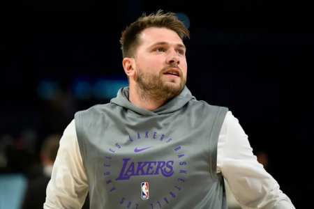 JJ Redick gets desperate when he can’t find the formula to get LeBron James to connect with Luka Doncic