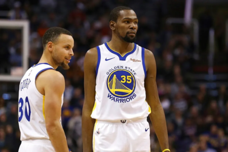The alleged messages from Kevin Durant against Stephen Curry put him in a delicate situation
