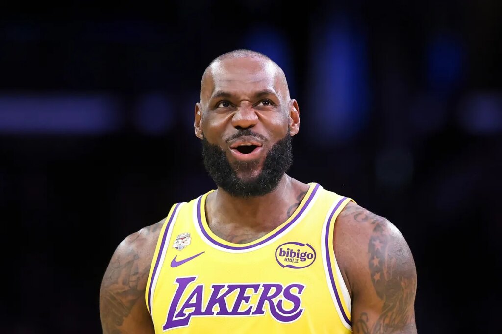 Dave Portnoy slams LeBron James, calls him “the greatest flop artist of all time”