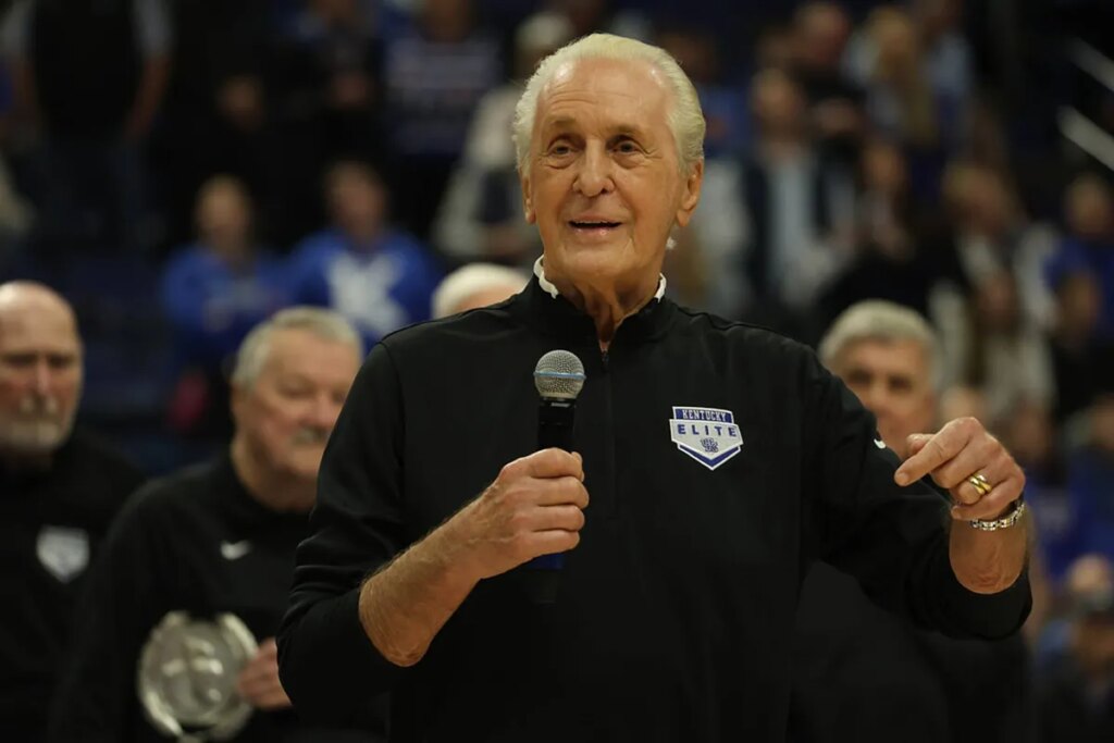 Lakers unveil Pat Riley statue honoring architect of Showtime dynasty