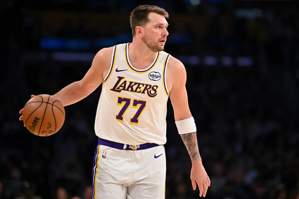 A former Lakers star directs his criticism toward Luka Doncic after losing to the Celtics