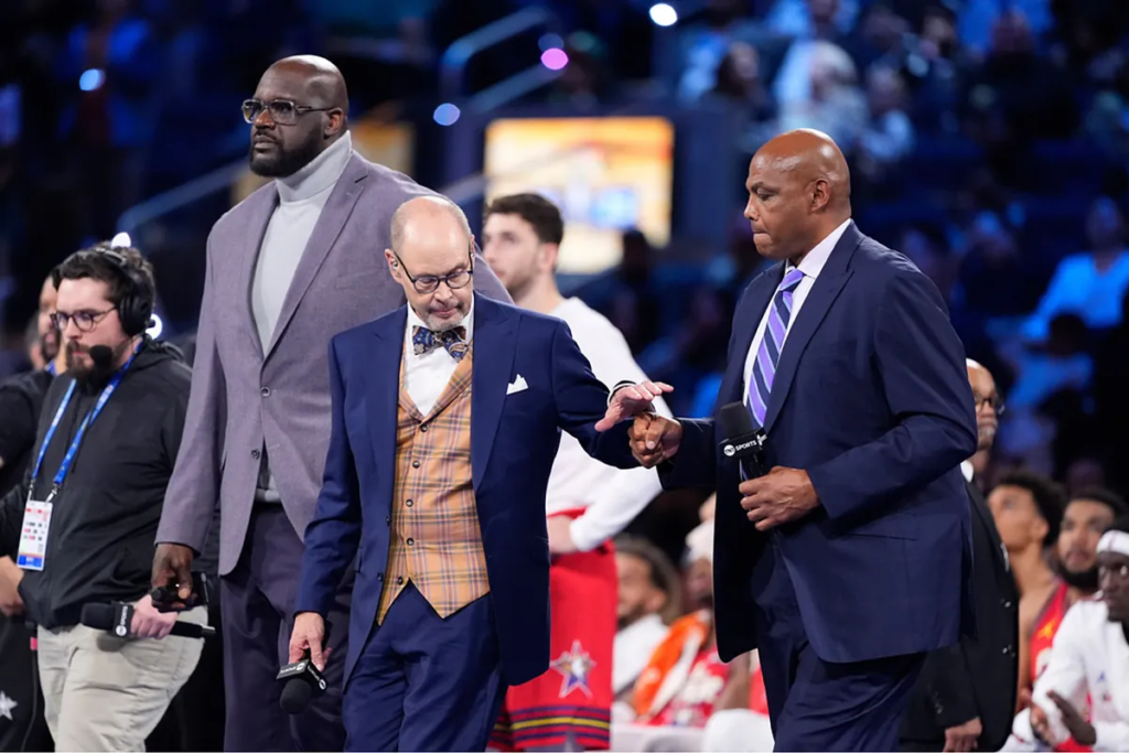 Shaquille O’Neal gets back at a joke from Charles Barkley about his 1993 Finals loss to Michael Jordan, and made a devastating remark