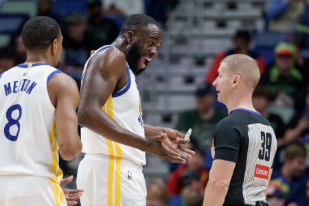 Draymond Green steps in to quell tensions between Warriors teammates during Pelicans game
