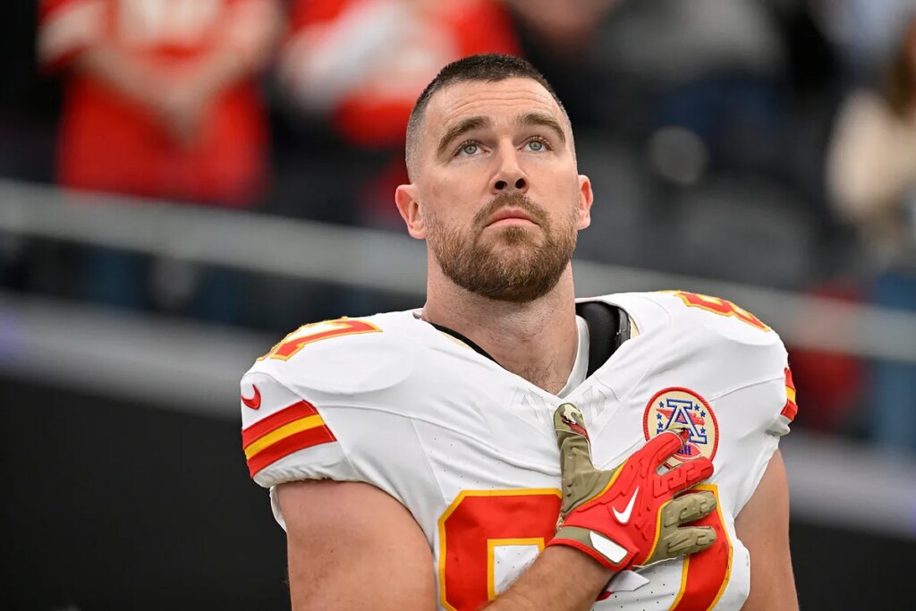 Travis Kelce proves he’s also a beast on the ice: Photo goes viral due to the size of Taylor Swift’s fiancé