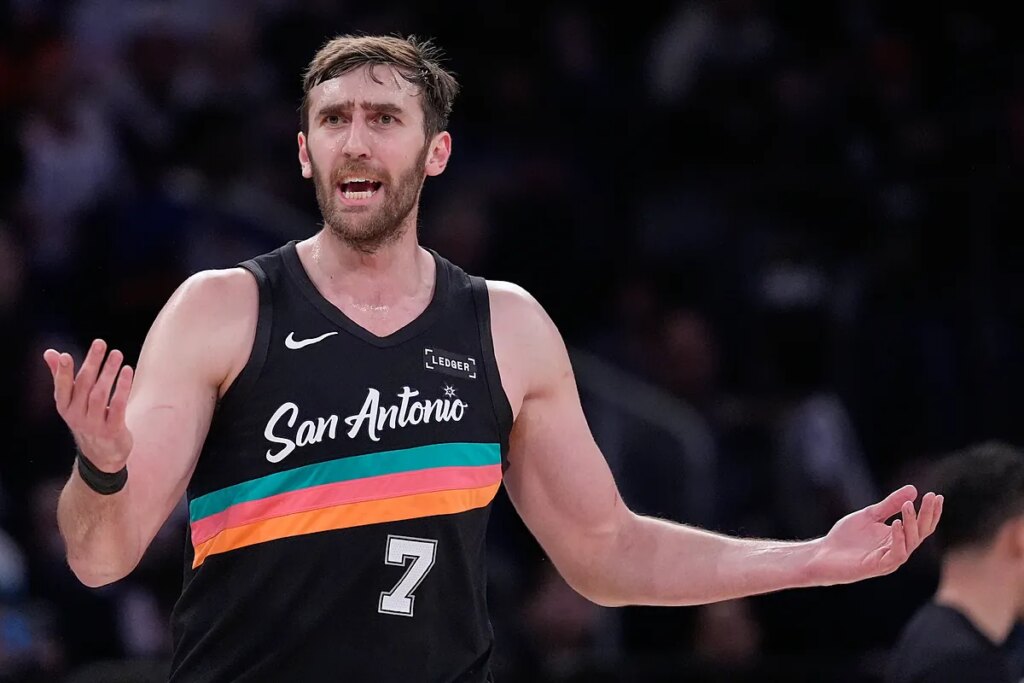 Luke Kornet’s message after asking the Hawks to cancel an event at a strip club