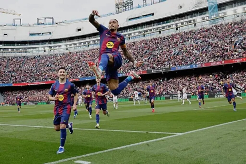 Raphinha scores a hat-trick to lead Barcelona’s rout