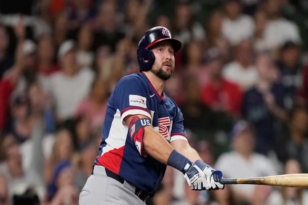 Big Dumper strikes again: Cal Raleigh ignores another Mariners teammate in WBC