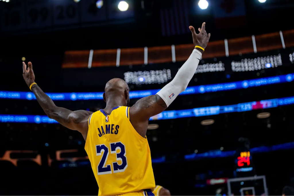 Former teammate of LeBron James predicts when the Lakers star will retire and what it will depend on