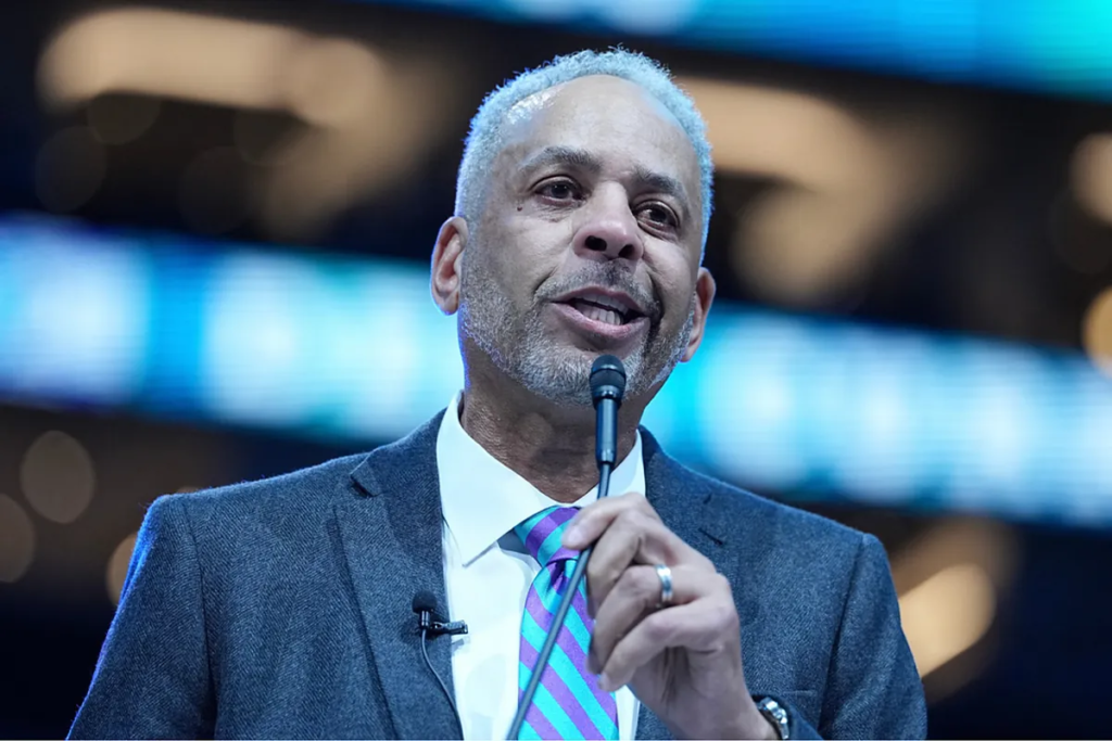 Dell Curry’s emotional message to his daughter-in-law, Ayesha