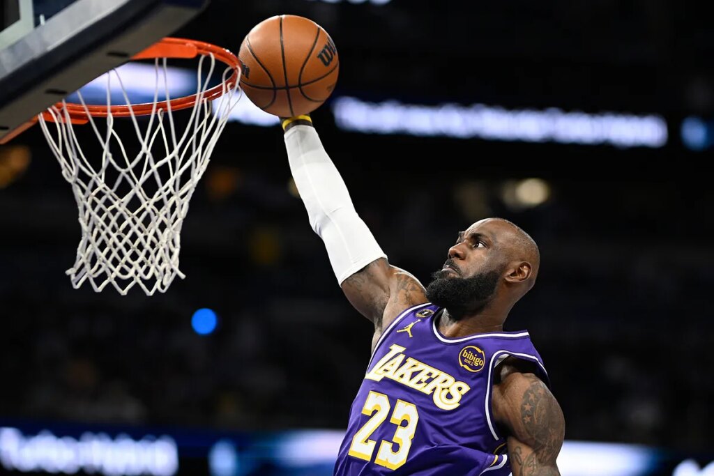 NBA fans fume after incorrect call made against LeBron James in Lakers-Magic game is not overturned