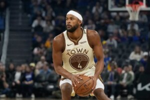 Moses Moody receives an intriguing offer from John Calipari following his horrific patellar tendon injury