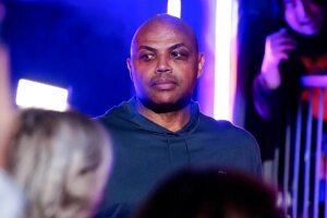 Charles Barkley snaps at fan: The truth behind the viral autograph confrontation