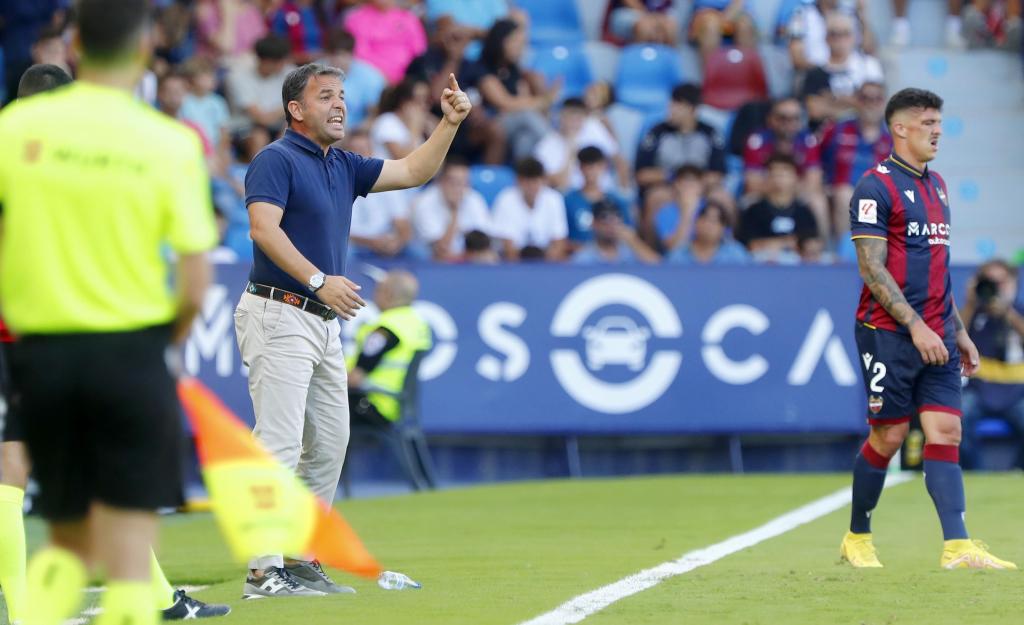 Messi gets a stern warning from a coach: "Cristiano Ronaldo has no expiration date"