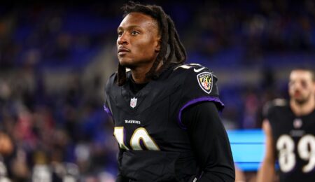 Mike Vrabel: DeAndre Hopkins Considering Joining Patriots’ Coaching Staff