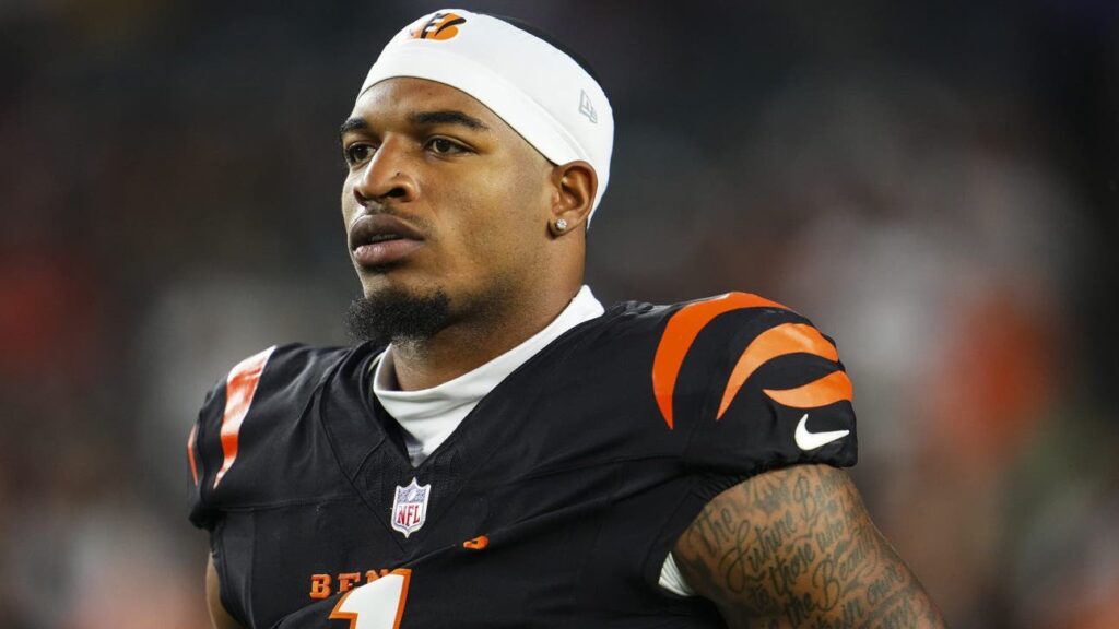 Bengals Star Receiver Ja’Marr Chase Exits Practice With Apparent Knee Injury