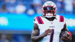 Patriots Star WR A.J. Brown Suffers Ankle Injury vs. Seahawks